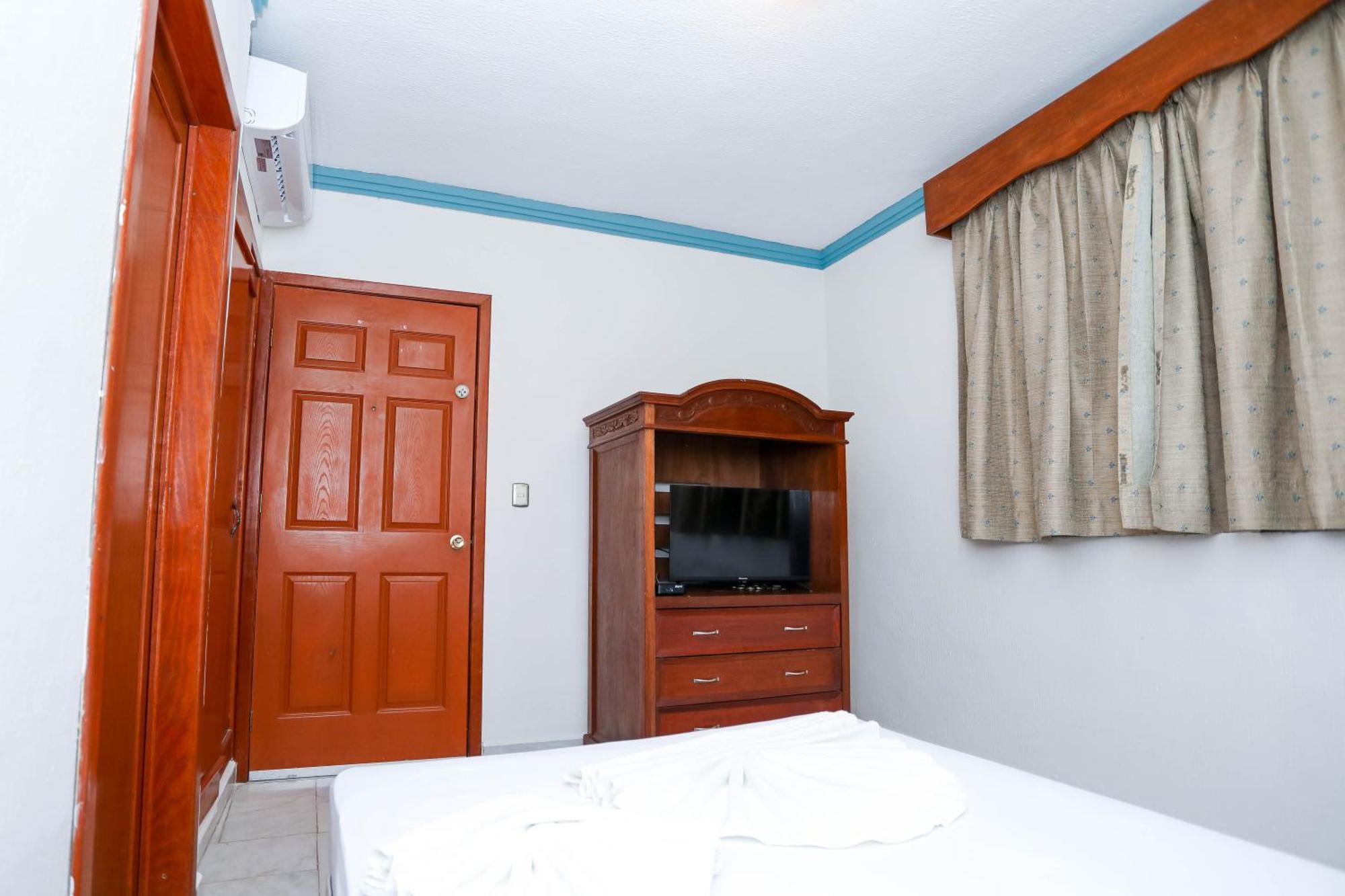 Hotel Avenida Cancun Exterior photo