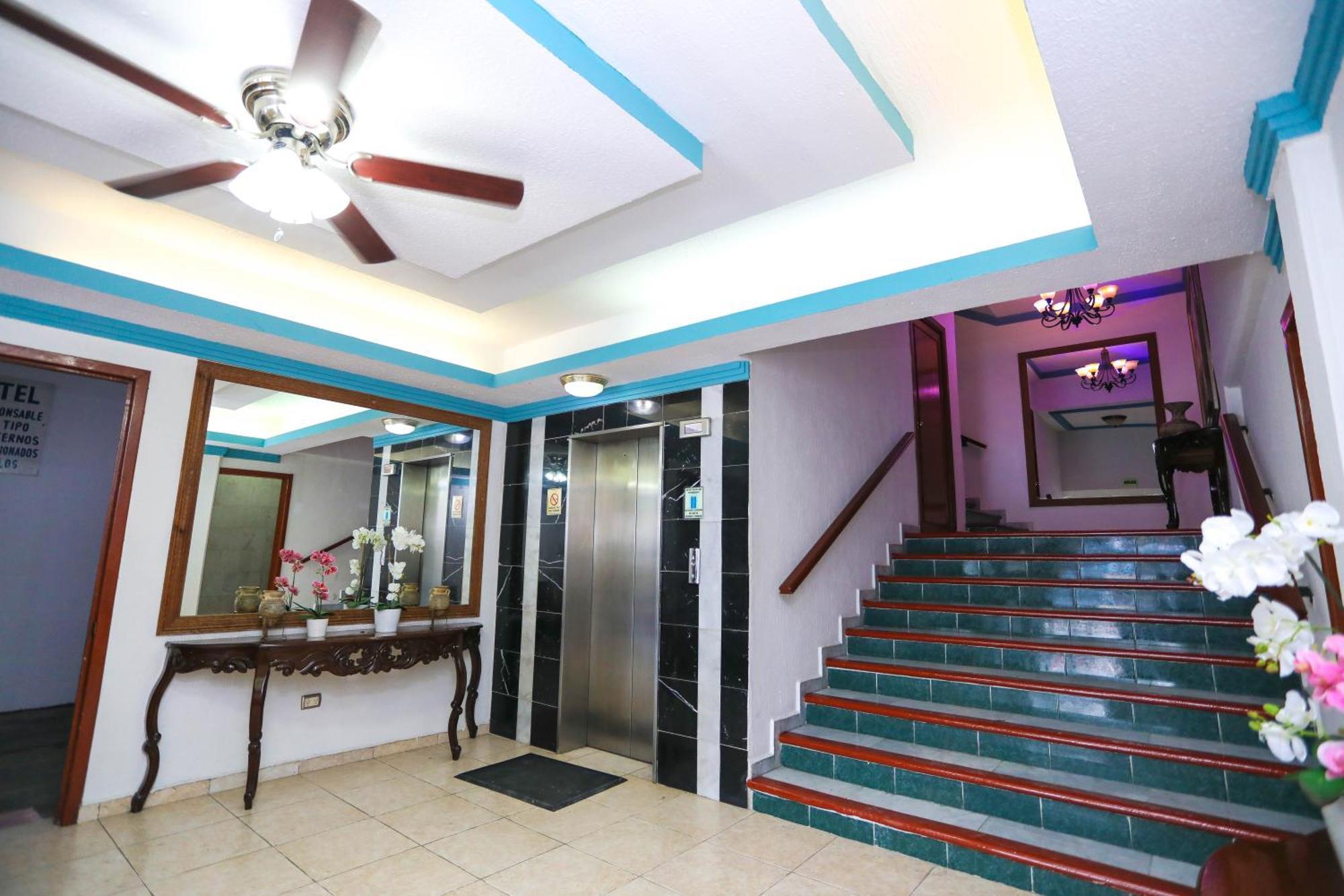 Hotel Avenida Cancun Exterior photo